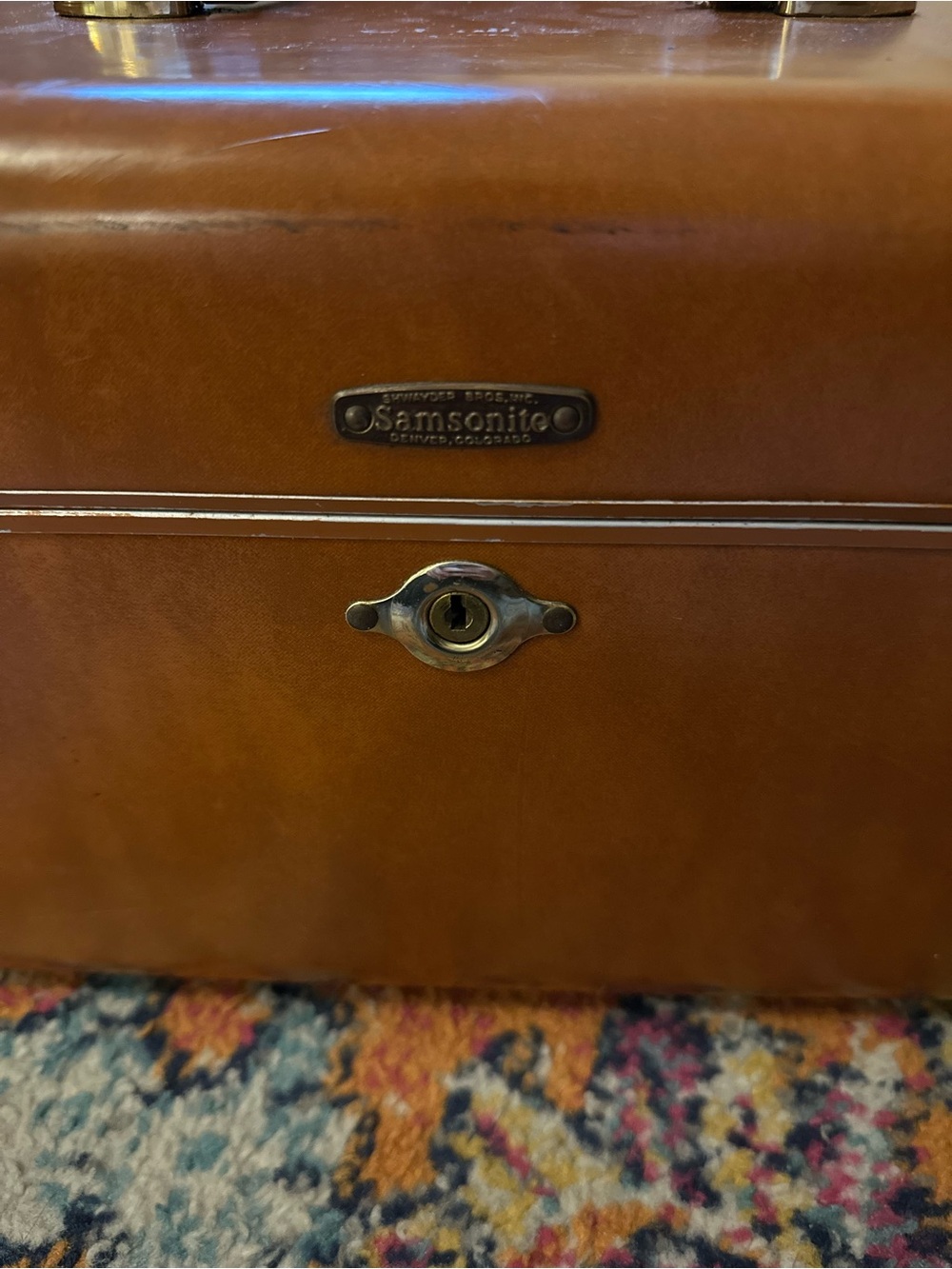 Samsonite Vintage 1940s Tan Hard-Shell Vanity Case with Brass Accent - Picture 2 of 11